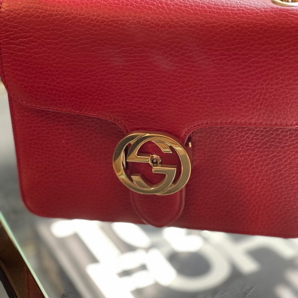 Guicci Red Crossbody in very good condition.